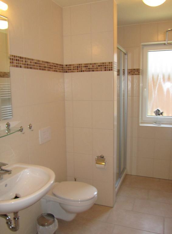 Apartmenthaus Hus Uebi By Rujana Binz Kamer foto