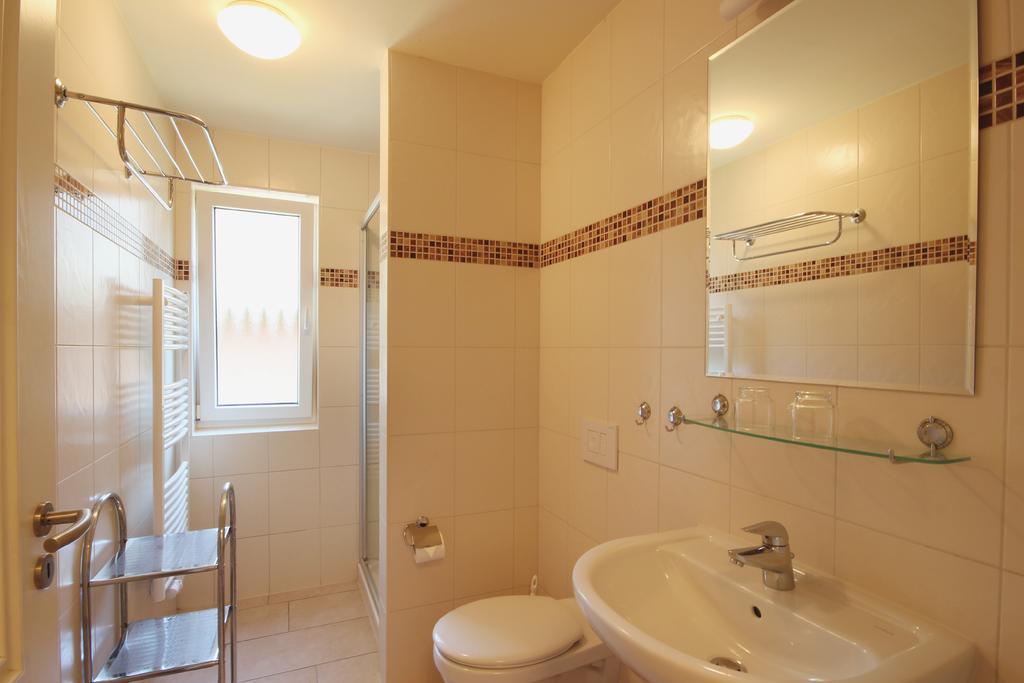 Apartmenthaus Hus Uebi By Rujana Binz Buitenkant foto